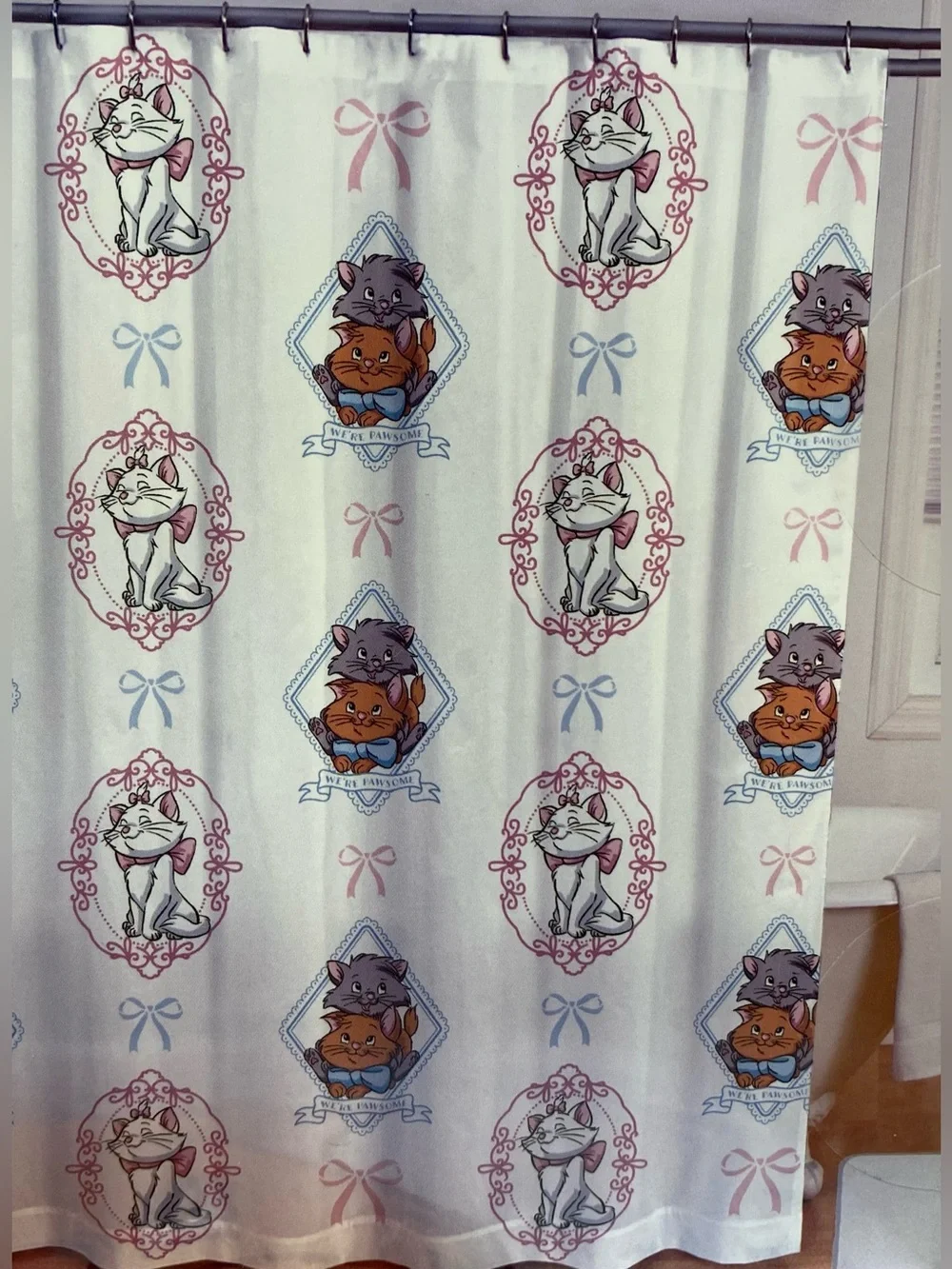 Disney ❤️The Aristocats❤️ 13-Piece Shower Curtain Set  72x72” NWT
